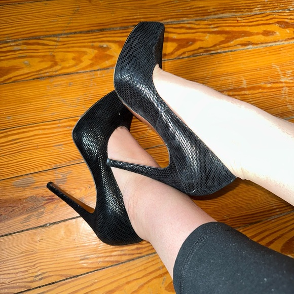 BCBGeneration BG-Parade Black Leather Reptile Texture Heels - Picture 2 of 10